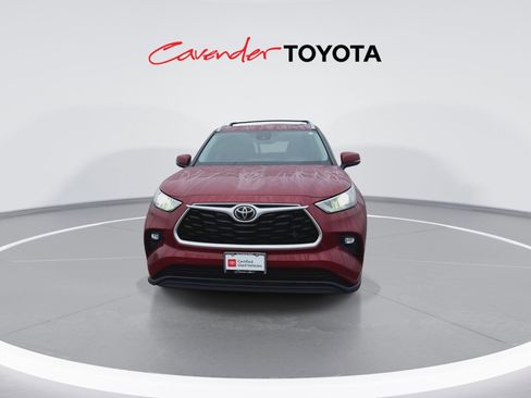 Used 2022 Toyota Highlander XLE image 3