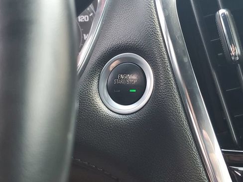 Used 2023 Chevrolet Traverse LT FWD image 23