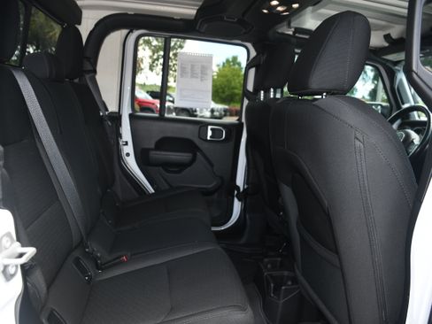 Used 2022 Jeep Gladiator Sport AWD/4WD image 17