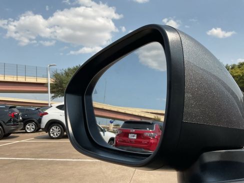 Used 2025 Nissan Rogue SV w/ SV Premium Package FWD image 8
