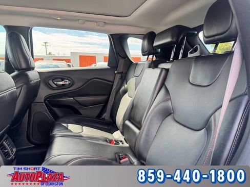 Used 2022 Jeep Cherokee Trailhawk w/ Sun, Sound & Nav Group AWD/4WD image 38