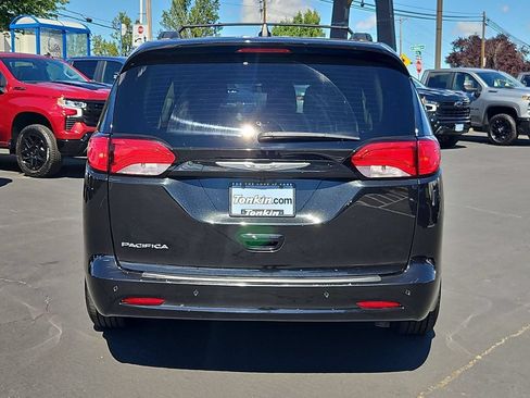 Used 2018 Chrysler Pacifica L FWD image 5