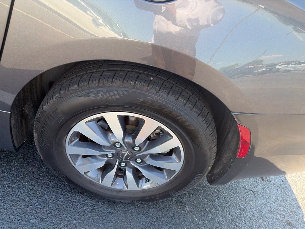 Used 2021 Chrysler Pacifica Touring-L FWD image 9