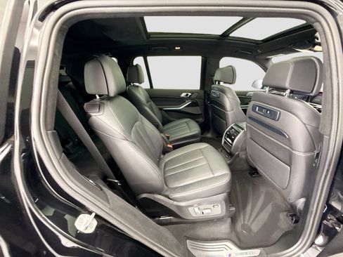Used 2021 BMW X7 xDrive40i w/ M Sport Package AWD/4WD image 21