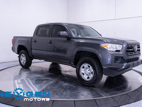 Used 2019 Toyota Tacoma SR image 2