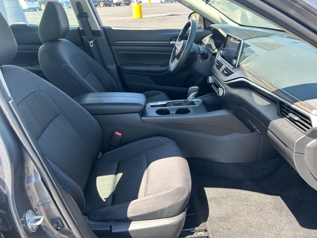 Used 2025 Nissan Altima 2.5 SV FWD image 32