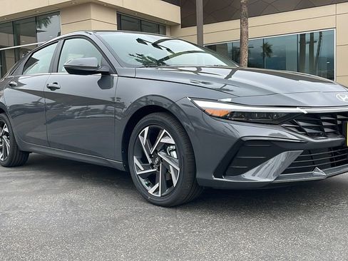 New 2025 Hyundai Elantra Limited image 5