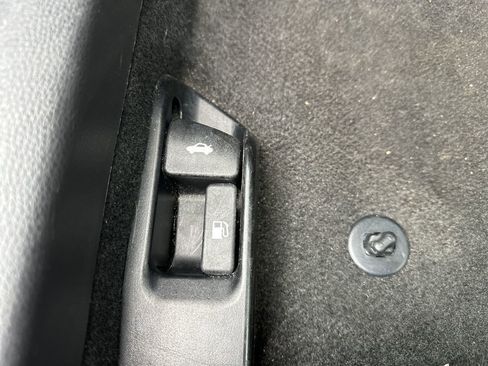 Used 2022 Toyota Corolla LE image 21