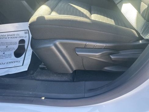 New 2026 Chevrolet Equinox LT image 17