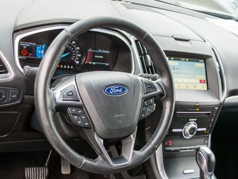 Used 2018 Ford Edge Titanium image 14
