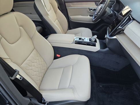 New 2026 Volvo XC90 B6 Plus w/ Protection Package Premier image 16