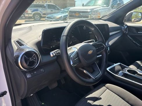 Used 2025 Chevrolet Equinox LT image 12