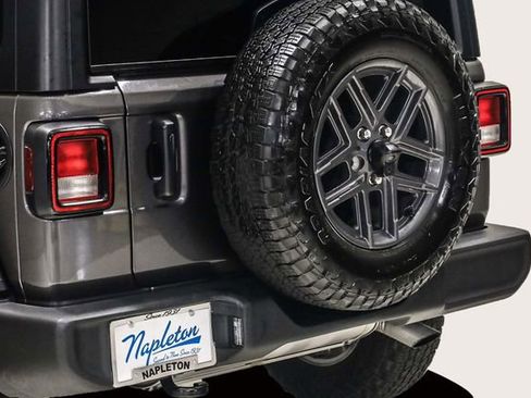 Used 2024 Jeep Wrangler Sport S image 7