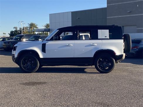 Used 2023 Land Rover Defender 110 X-Dynamic SE image 31