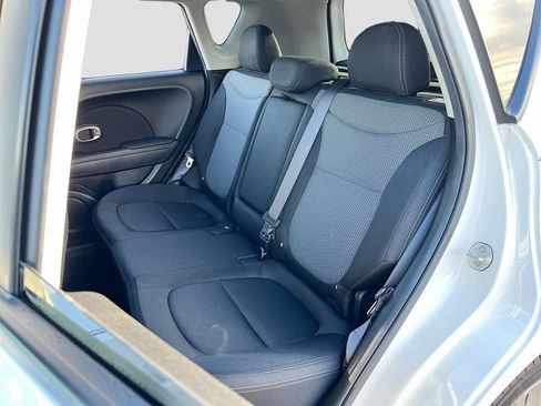 Used 2018 Kia Soul + image 21