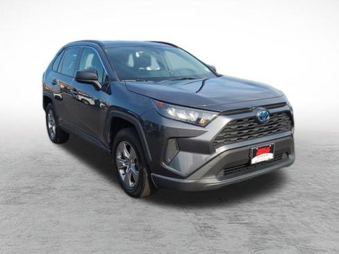 Certified 2022 Toyota RAV4 LE AWD/4WD image 3
