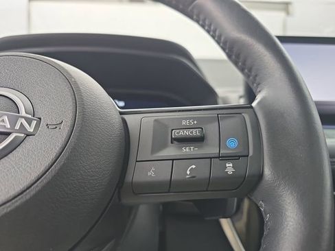 Used 2024 Nissan Rogue SL w/ SL Premium Package image 40