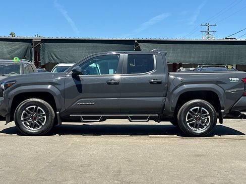 Used 2025 Toyota Tacoma TRD Sport AWD/4WD image 7