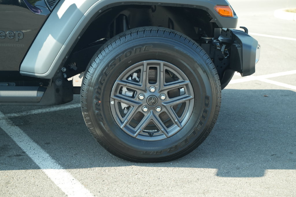New 2026 Jeep Gladiator Sport AWD/4WD image 46