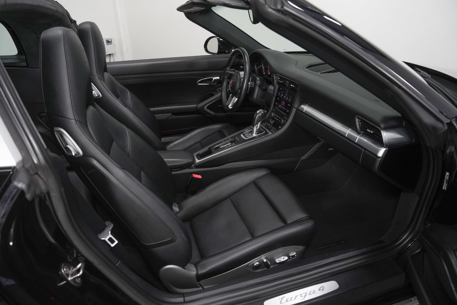 Used 2017 Porsche 911 Targa 4 AWD/4WD image 2