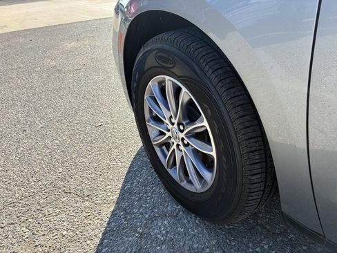 Used 2024 Buick Enclave Premium image 15