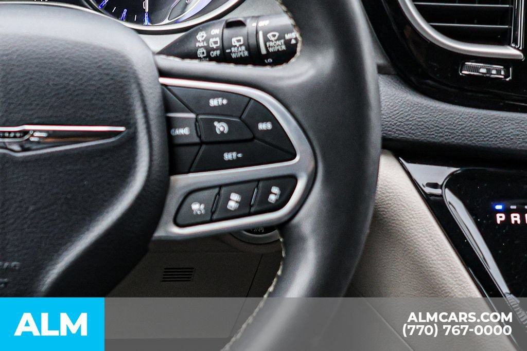 Used 2023 Chrysler Pacifica Touring-L FWD image 36