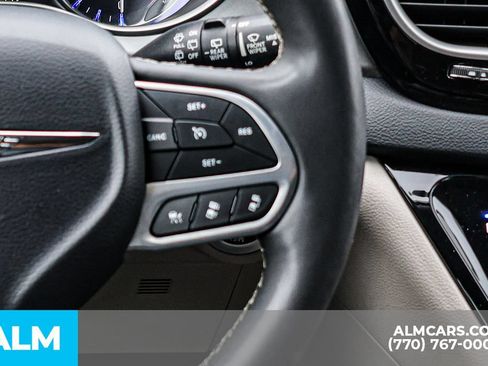 Used 2023 Chrysler Pacifica Touring-L FWD image 36
