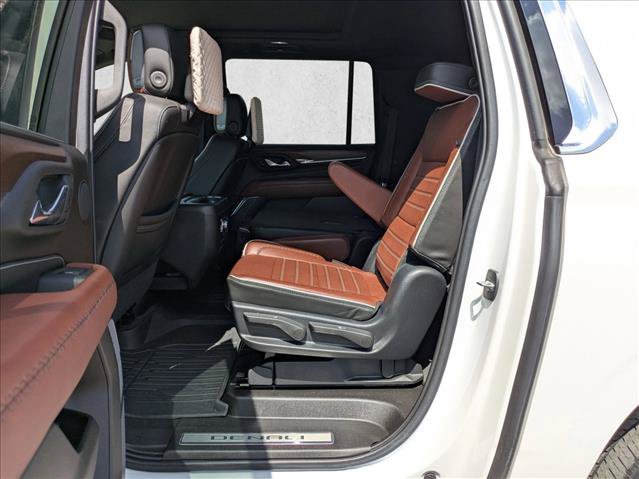Used 2023 GMC Yukon XL Denali Ultimate AWD/4WD image 14