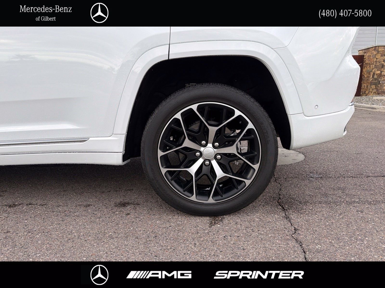Used 2023 Jeep Grand Cherokee Summit AWD/4WD image 9