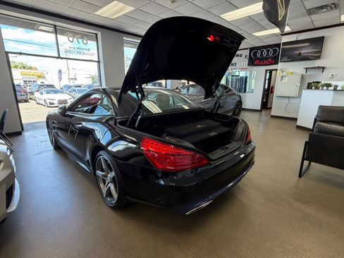 Used 2017 Mercedes-Benz SL 550 image 33