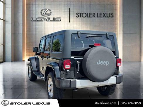 Used 2014 Jeep Wrangler Unlimited Sahara w/ Connectivity Group AWD/4WD image 8