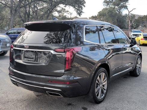 Used 2022 Cadillac XT6 Premium Luxury image 2