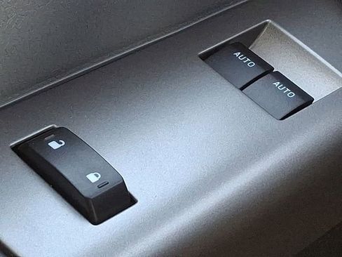 Used 2023 Ford F650 2WD Regular Cab Super Duty image 27