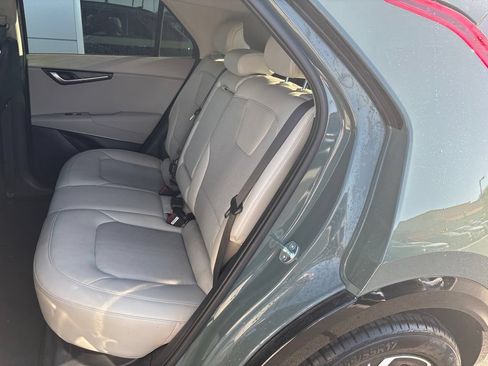 Certified 2023 Kia Niro Wind w/ Wind Preserve Package FWD image 9