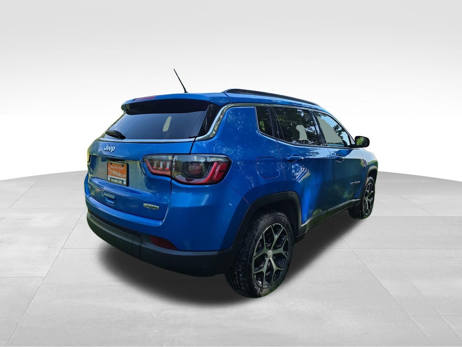 Used 2024 Jeep Compass Latitude AWD/4WD image 5