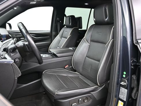 Used 2022 Cadillac Escalade Sport w/ Touring Package AWD/4WD image 11