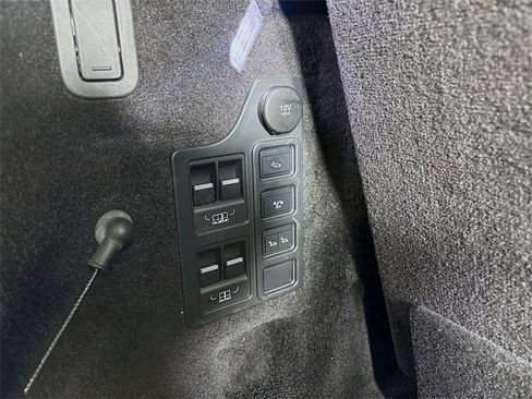 Used 2019 Land Rover Discovery HSE image 24