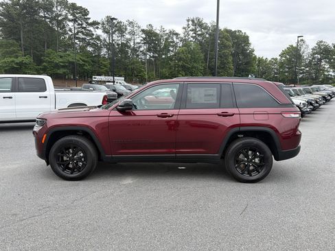 New 2026 Jeep Grand Cherokee Altitude RWD image 4
