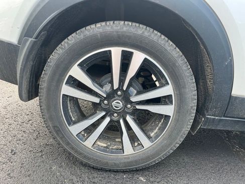 Used 2018 Nissan Kicks SR w/ Exterior Package FWD image 11