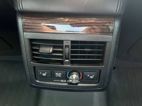 Used 2013 Toyota Avalon Limited w/ Technology Pkg FWD image 28