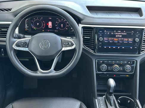 Used 2023 Volkswagen Atlas SE w/ Panoramic Sunroof Package FWD image 14