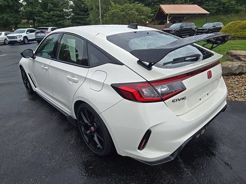 Used 2024 Honda Civic Type R image 9
