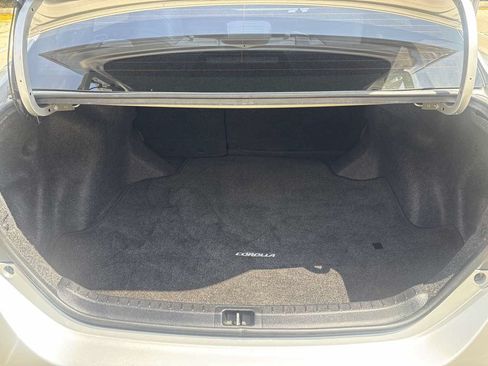 Used 2015 Toyota Corolla LE FWD image 10