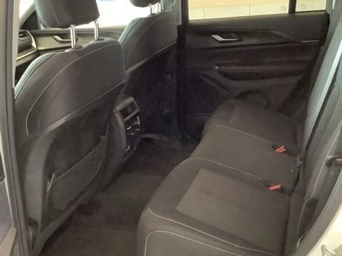 Certified 2023 Jeep Grand Cherokee Laredo AWD/4WD image 15