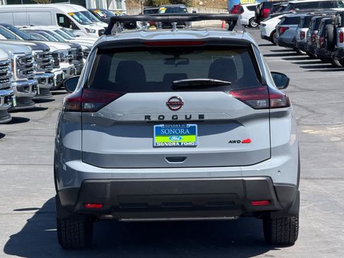 Used 2025 Nissan Rogue SV AWD/4WD image 5