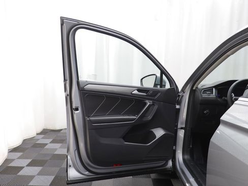 Certified 2022 Volkswagen Tiguan SE image 4