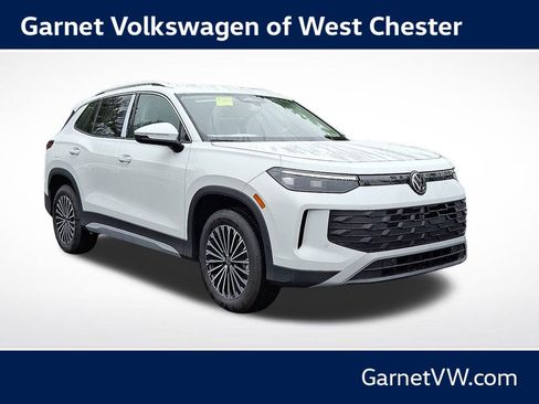 New 2025 Volkswagen Tiguan S AWD/4WD image 1