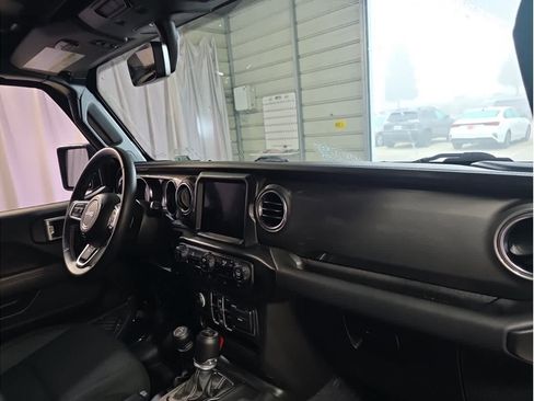 Used 2022 Jeep Wrangler Unlimited Sahara image 16