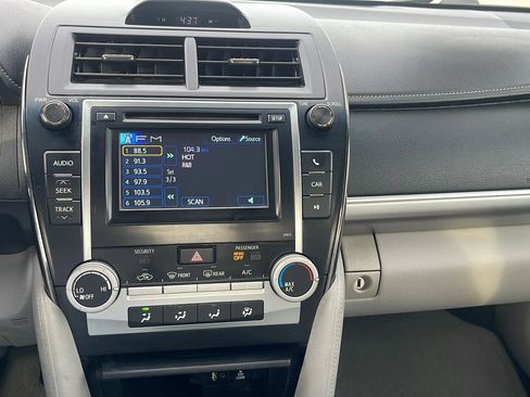 Used 2012 Toyota Camry LE image 17