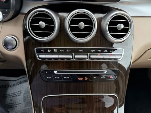 Used 2019 Mercedes-Benz GLC 300 4MATIC image 19